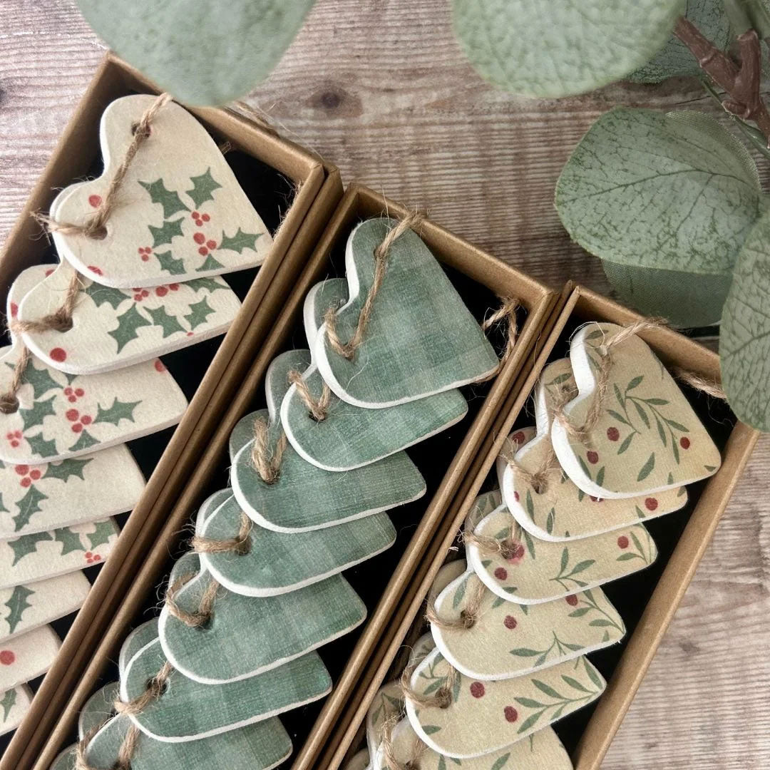 Cornucopia Holly Christmas Garland – Handmade Clay Heart Decoration