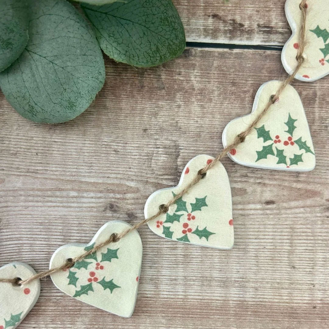 Cornucopia Holly Christmas Garland – Handmade Clay Heart Decoration