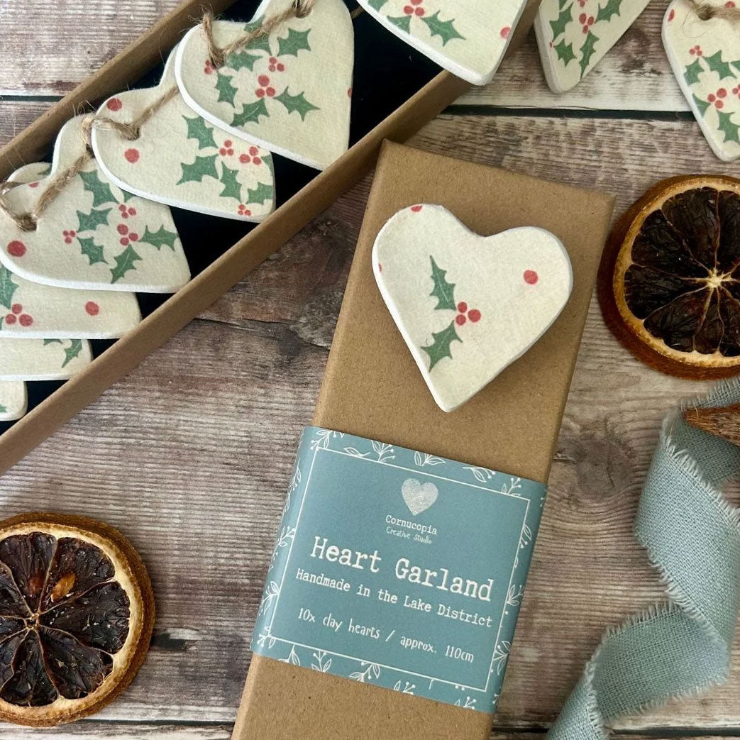 Cornucopia Holly Christmas Garland – Handmade Clay Heart Decoration